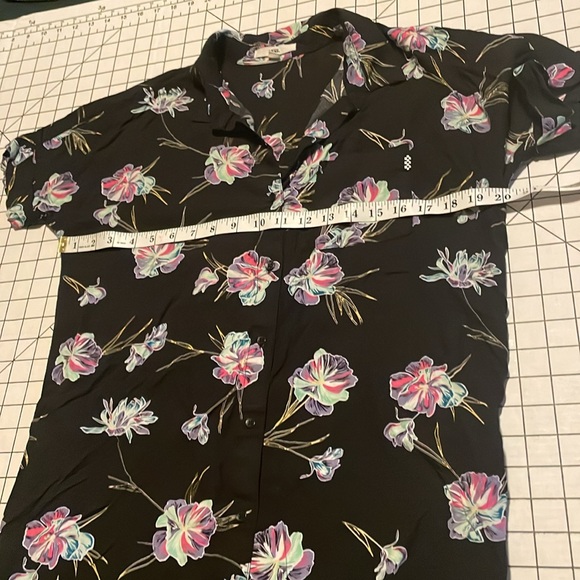 Vans shorts sleeve shirt dress, women’s size small, black floral button down - Picture 5 of 6